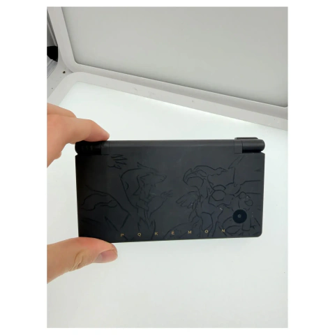 Nintendo DSi Pokemon Black Version Edition (Reshiram & Zekrom) kopen — Nintendo DS