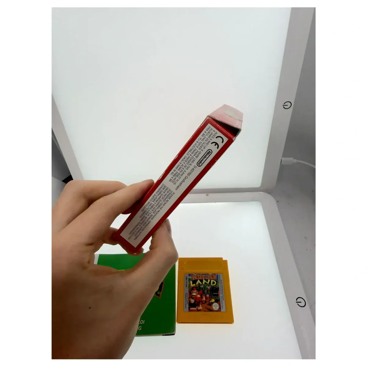 Donkey Kong Land Game Boy / Color Close-up — Game in doos