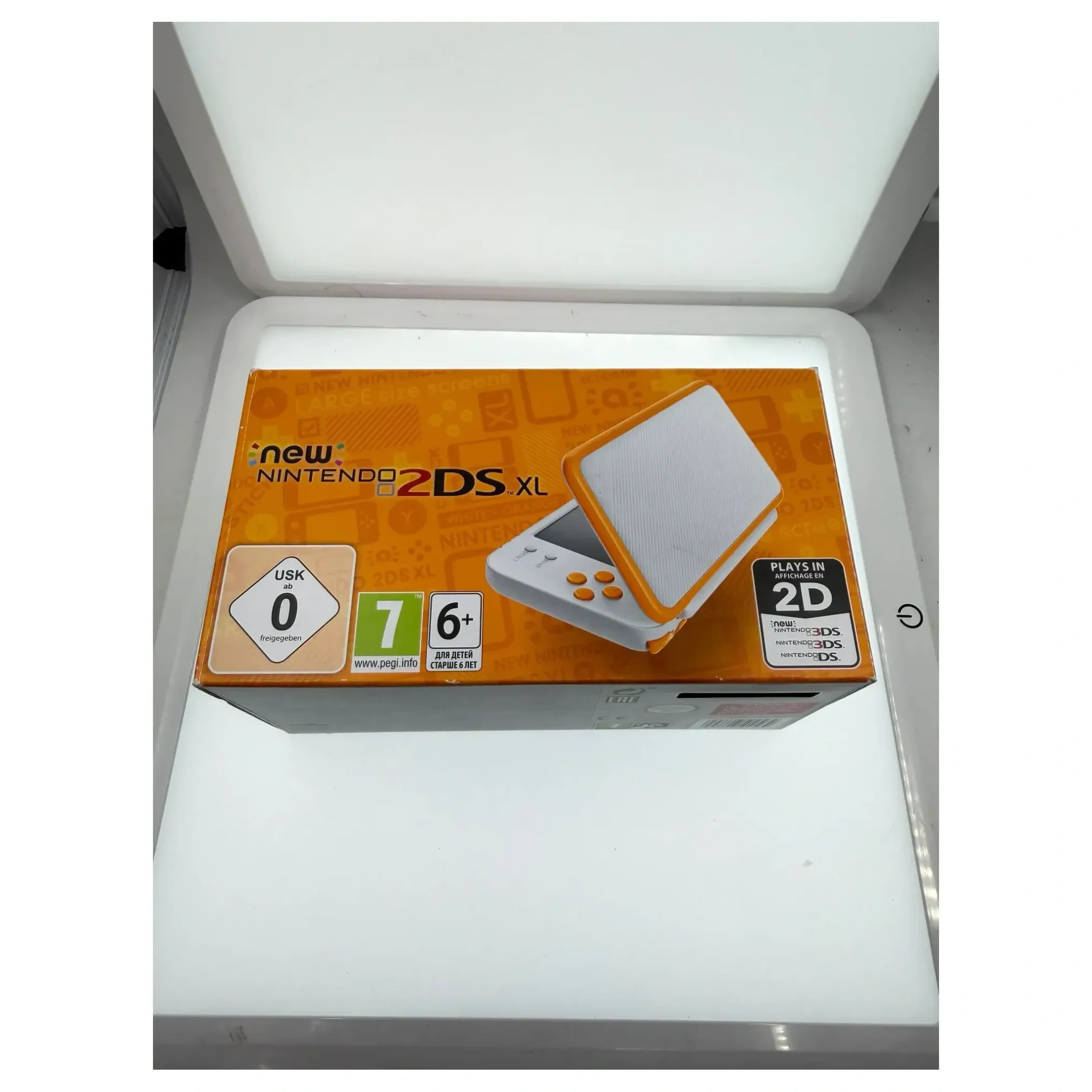 New Nintendo 2DS XL Wit + Oranje (Console met doos) (Nintendo 2DS XL) Console met doos — Goed staat — origineel kopen bij Gameshop Enter