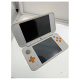 New Nintendo 2DS XL Wit + Oranje Nintendo 2DS XL Achterkant — Losse console