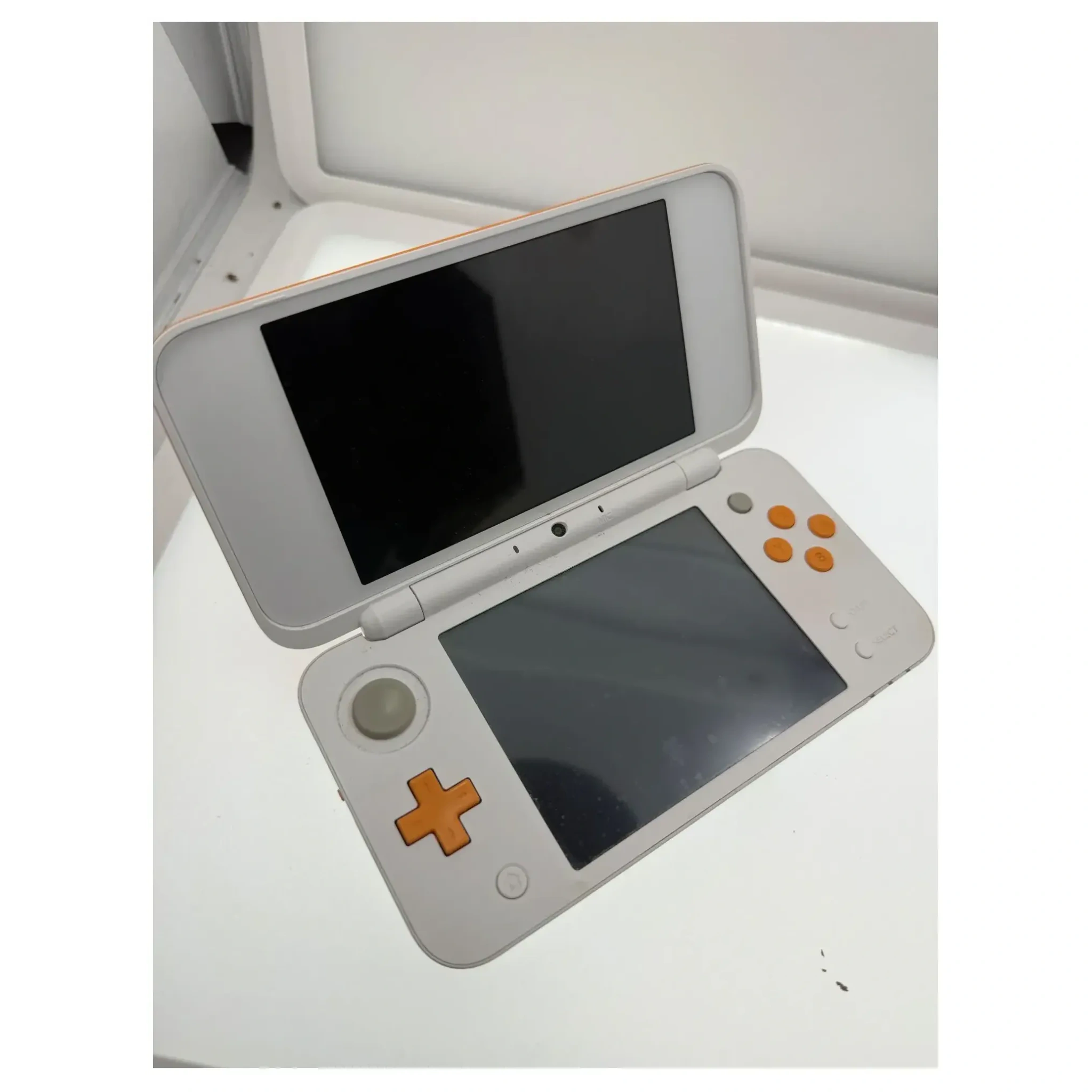 New Nintendo 2DS XL Wit + Oranje Nintendo DS Achterkant — Losse console