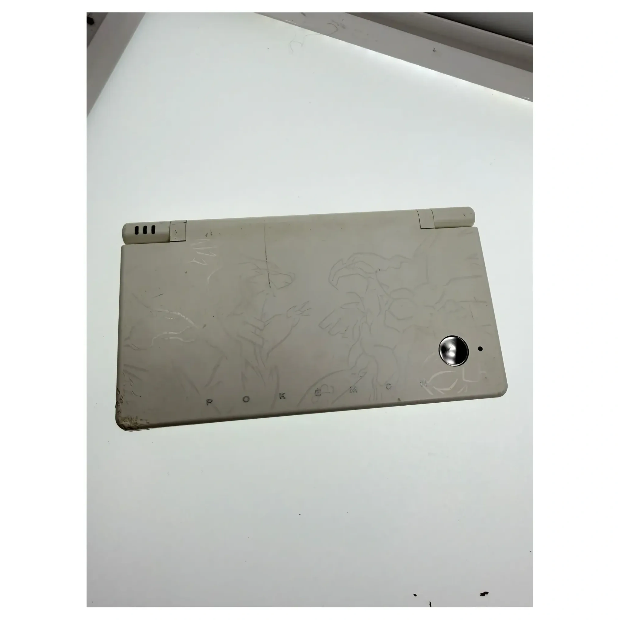 Nintendo DSi Pokemon White Version Edition (Reshiram & Zekrom) Nintendo DS Achterkant — Losse console