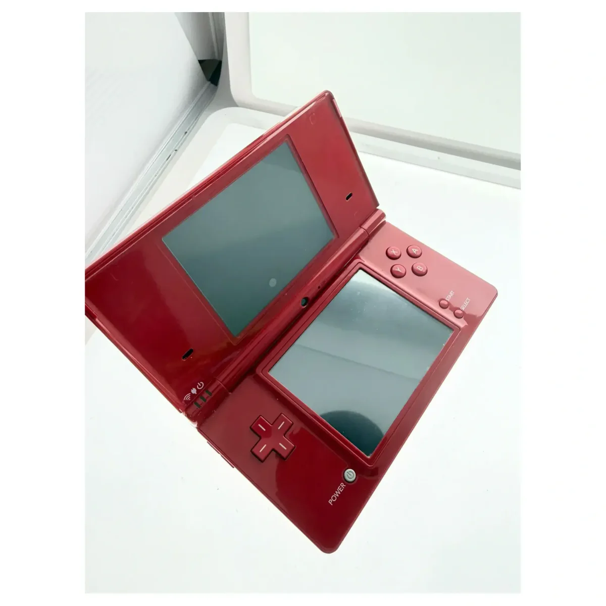 Nintendo DSi — Rot (Nintendo DS) — Rückseite