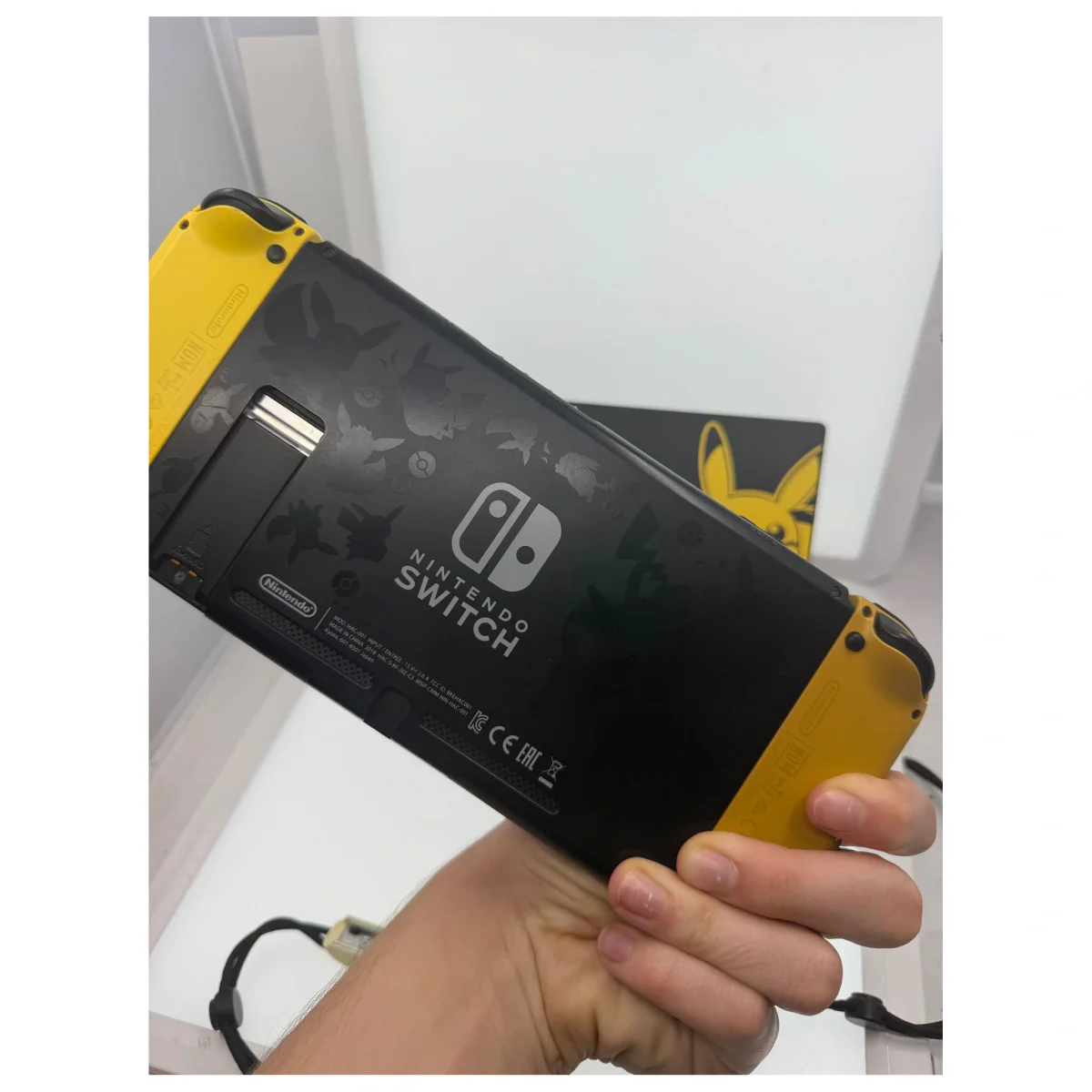 Nintendo Switch Pikachu & Eevee Edition (Pokemon Let's Go) Nintendo Switch Binnenkant — Losse console