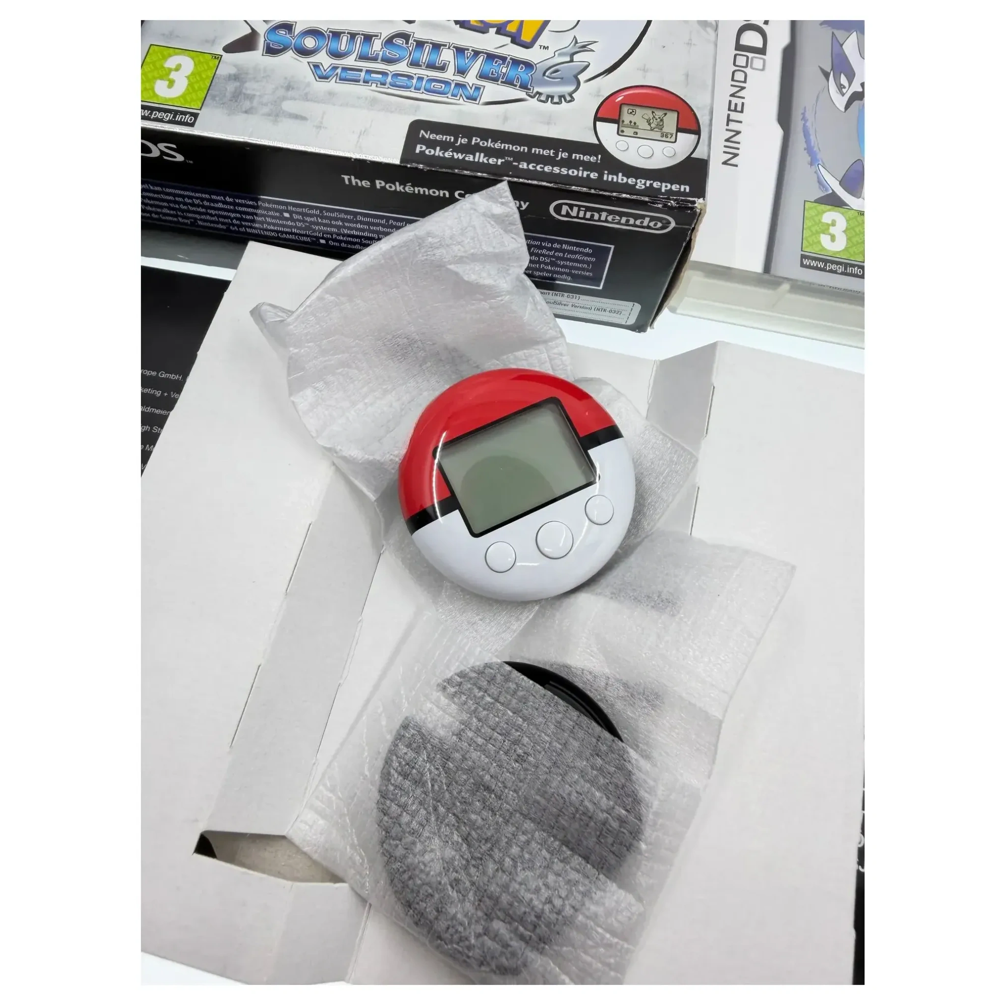 Pokemon SoulSilver + Pokewalker (EUR) Nintendo DS Detail — Game in doos met handleiding
