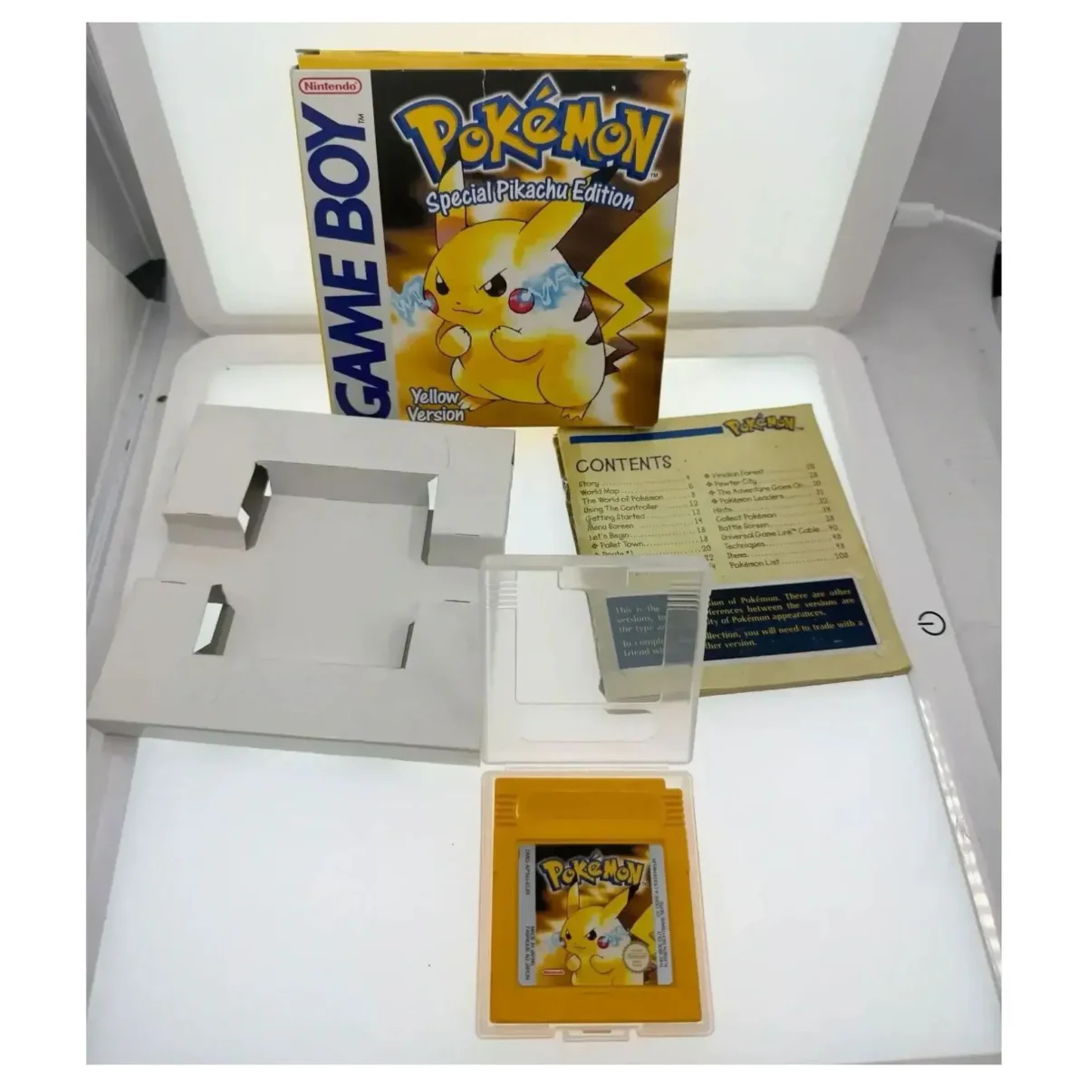 Pokemon Yellow Game Boy / Color Voorkant — Game in doos