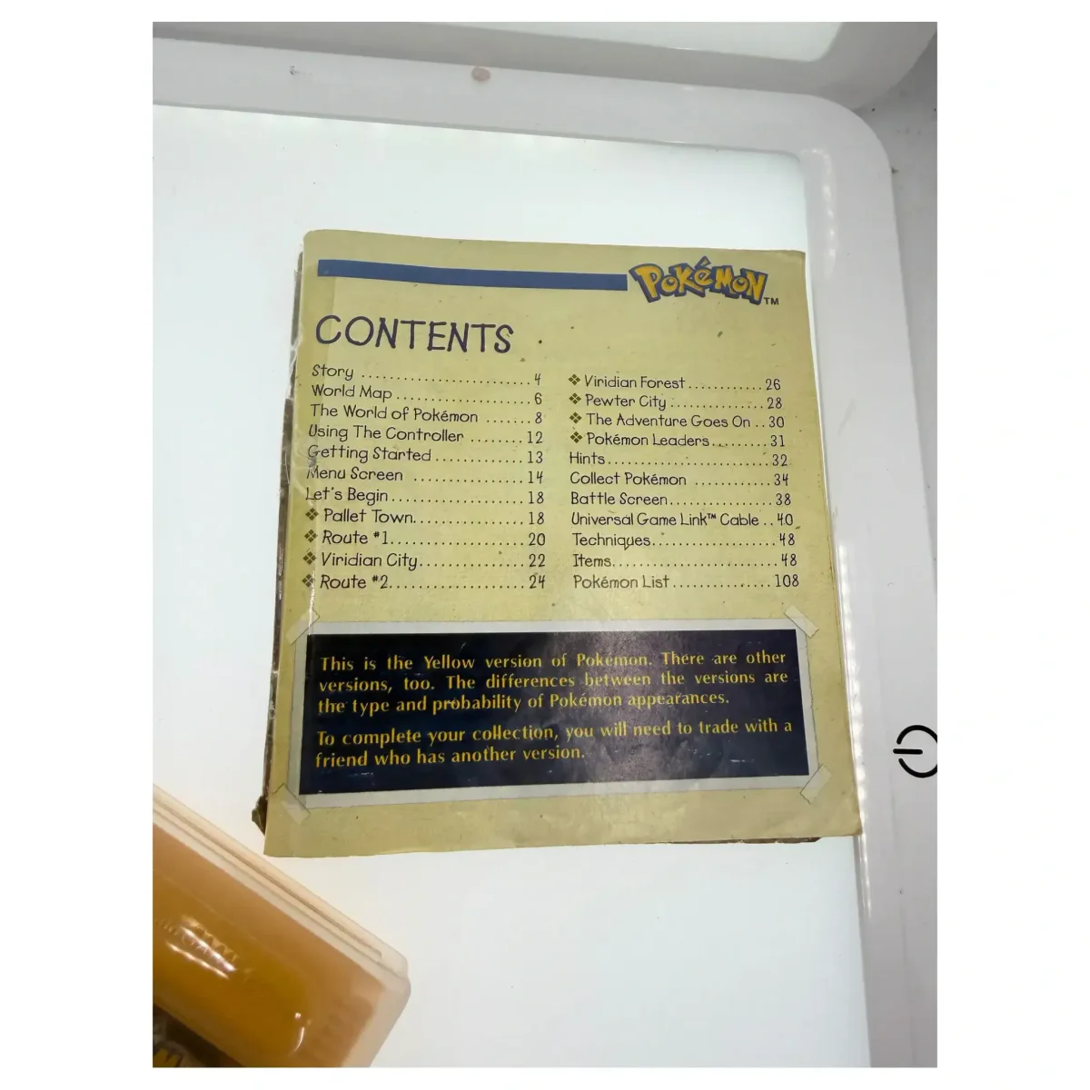 Pokemon Yellow Game Boy / Color Close-up — Game in doos